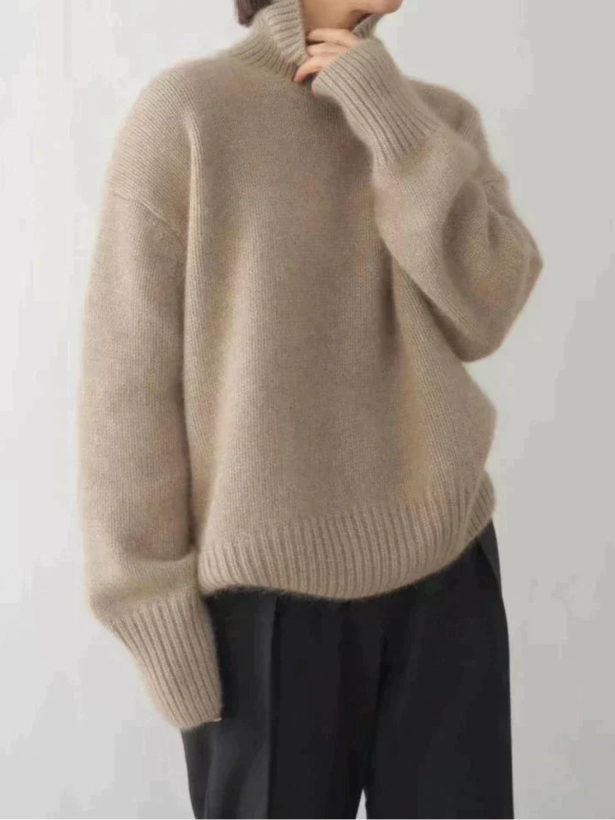Women's Minimalist Turtleneck Oversized Sweater – Modern Casual Style