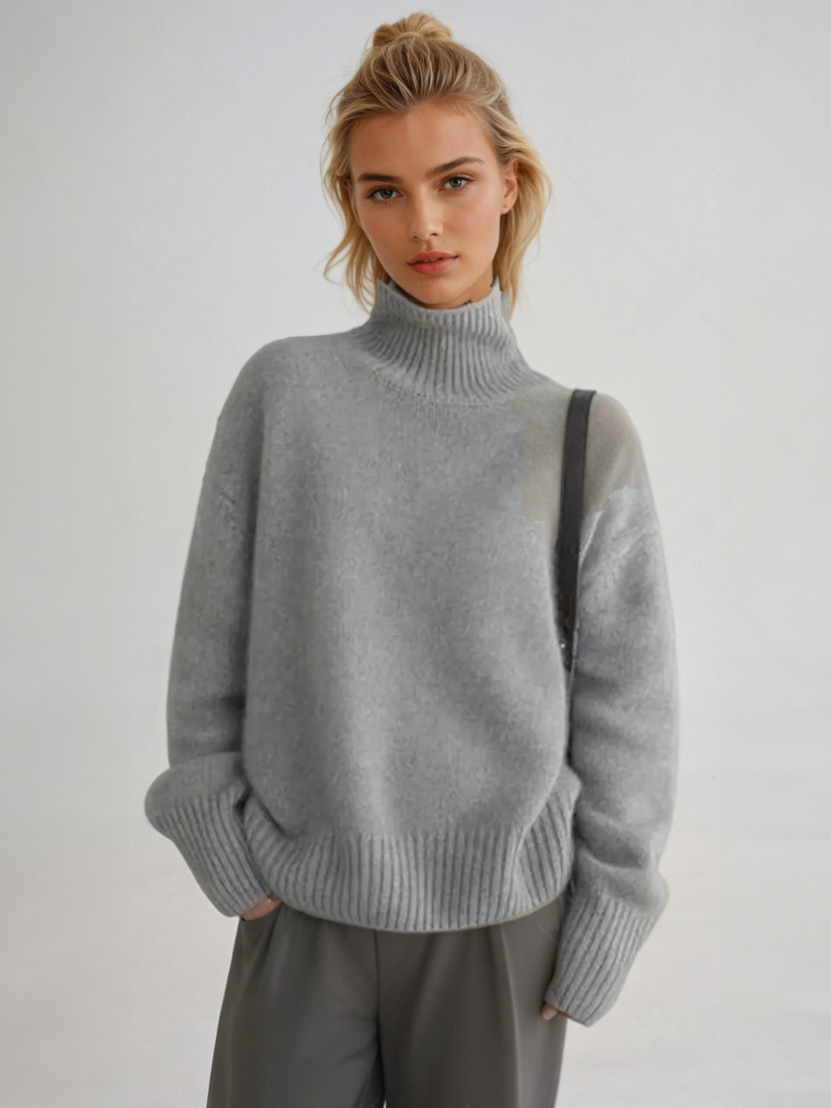 Women's Minimalist Turtleneck Oversized Sweater – Modern Casual Style
