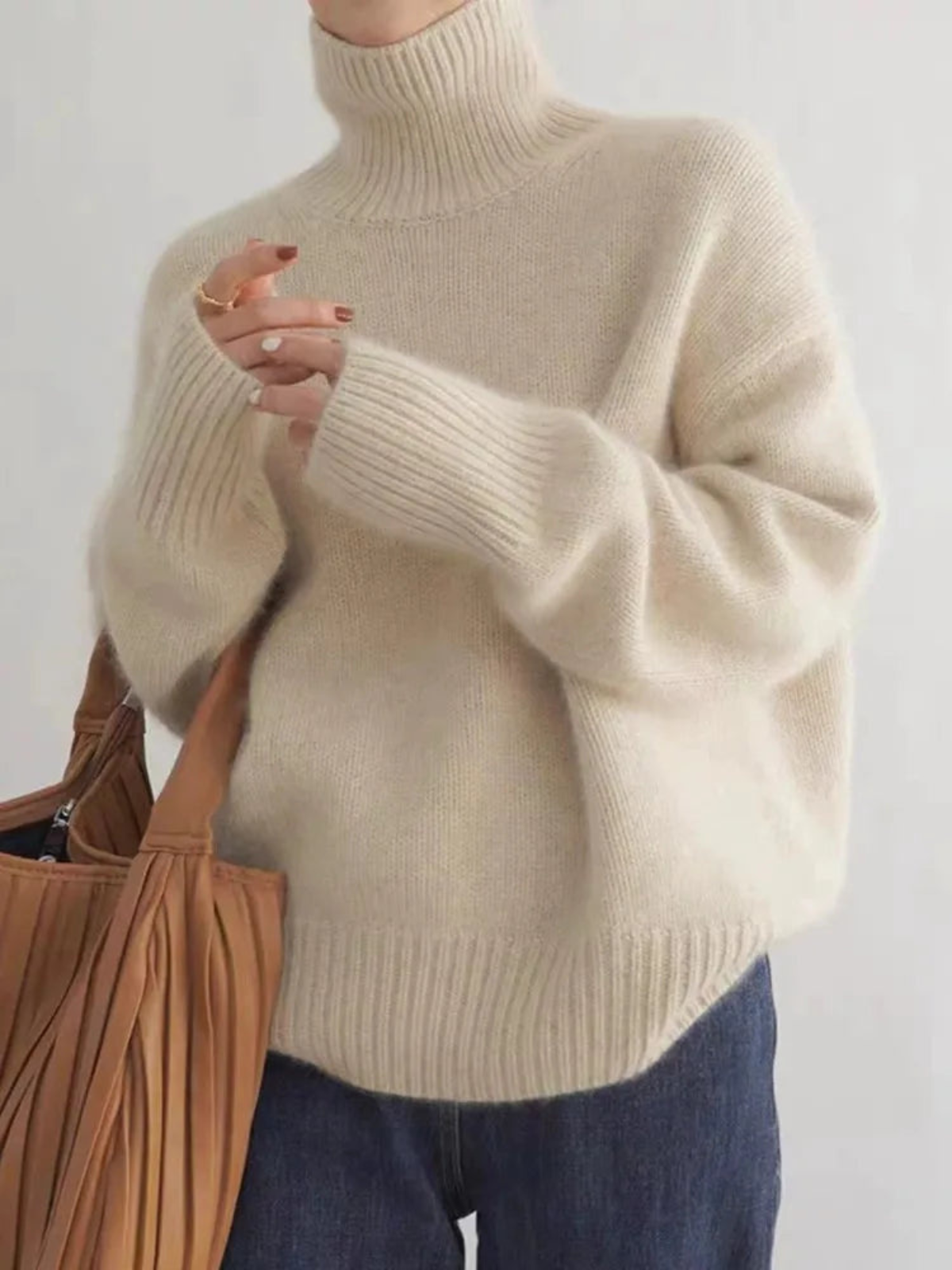 Women's Minimalist Turtleneck Oversized Sweater – Modern Casual Style