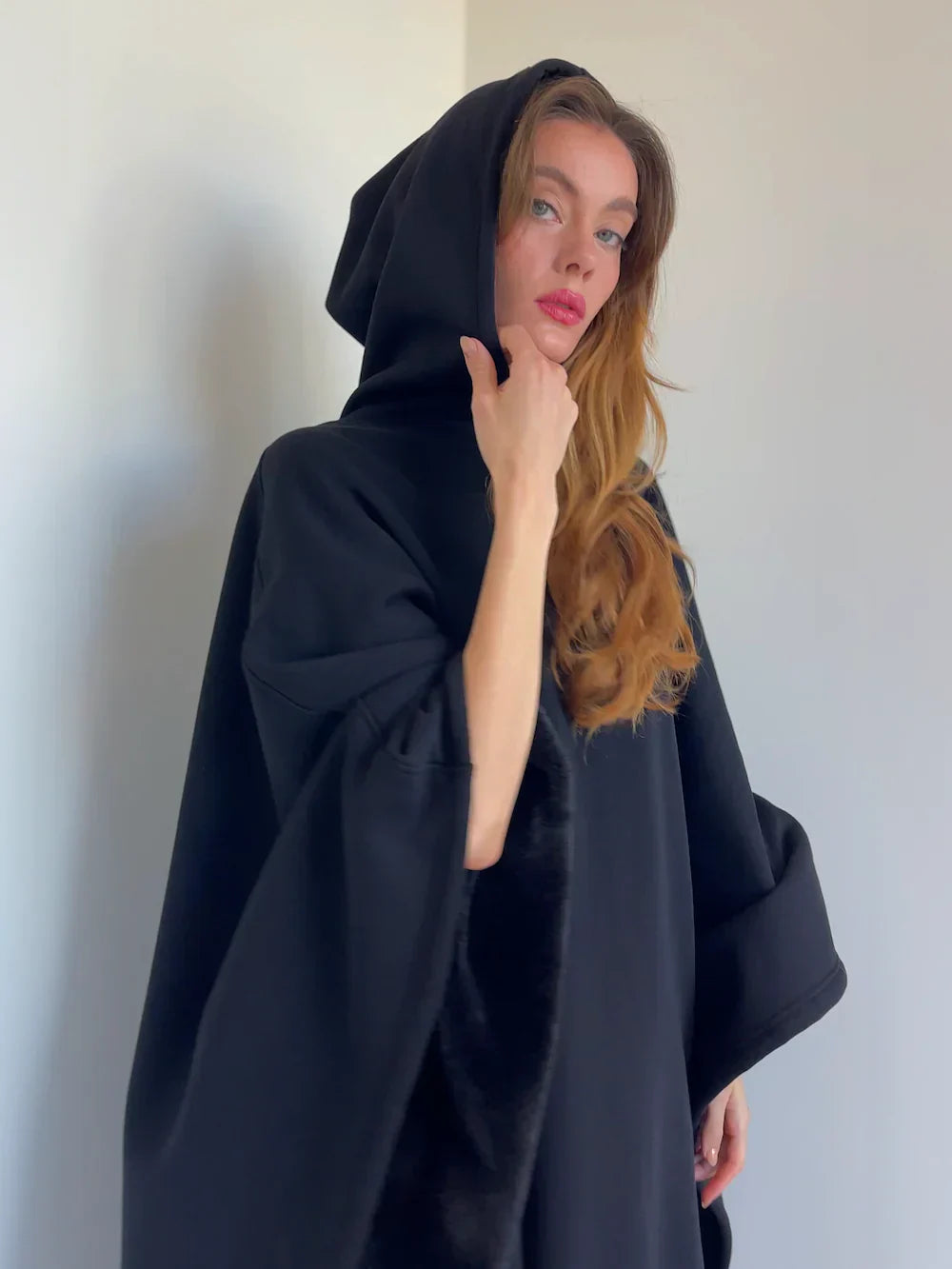 Women's Oversized Hooded Lounge Blanket – Cozy Relaxation Hoodie