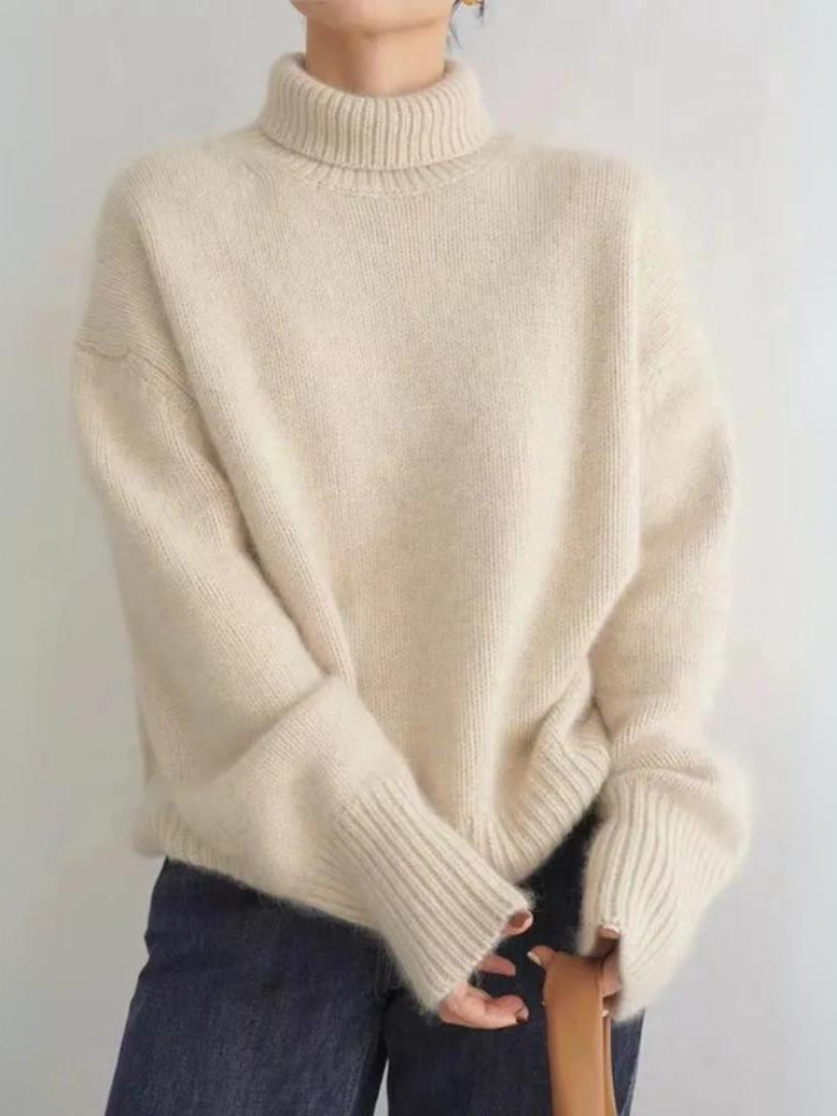 Women's Minimalist Turtleneck Oversized Sweater – Modern Casual Style
