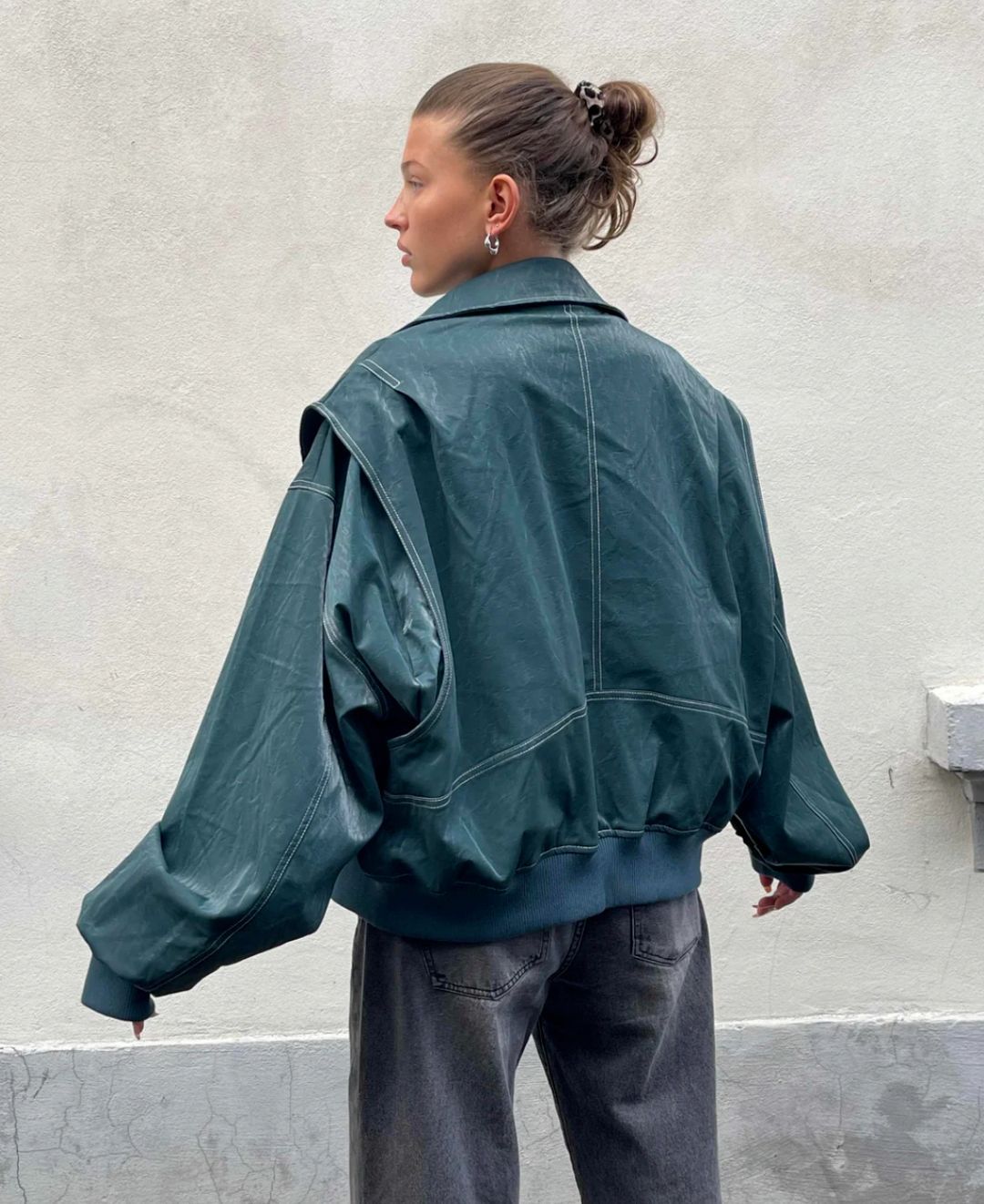 Women's Oversized Bomber Jacket Streetwear Style for Casual and Urban Outfits