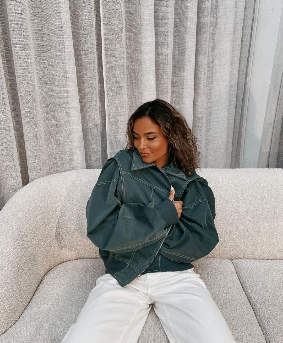 Women's Oversized Bomber Jacket Streetwear Style for Casual and Urban Outfits